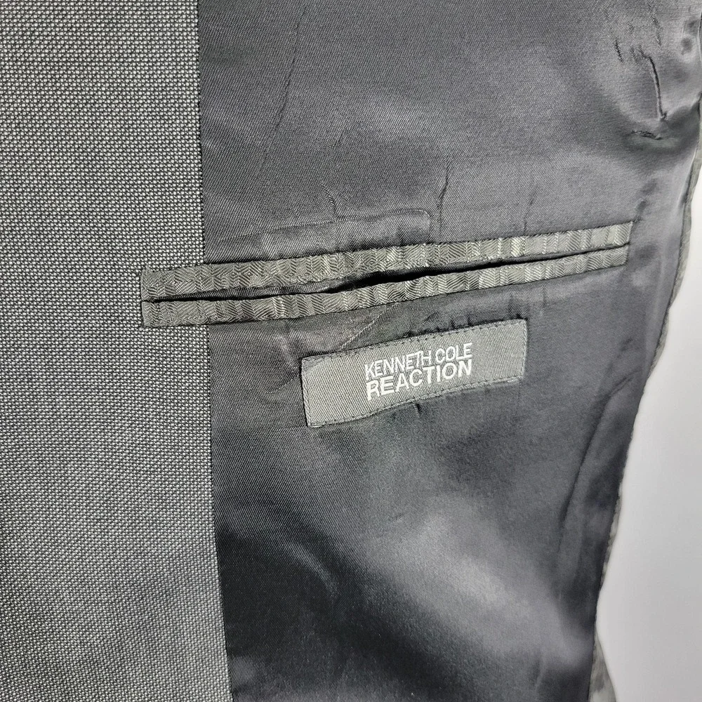 Kenneth Cole Reaction Men's‎ Sport Coat Blazer Two Button Gray Size about 42R